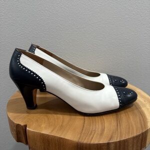 VINTAGE Salvatore Ferragamo pumps size 9.5